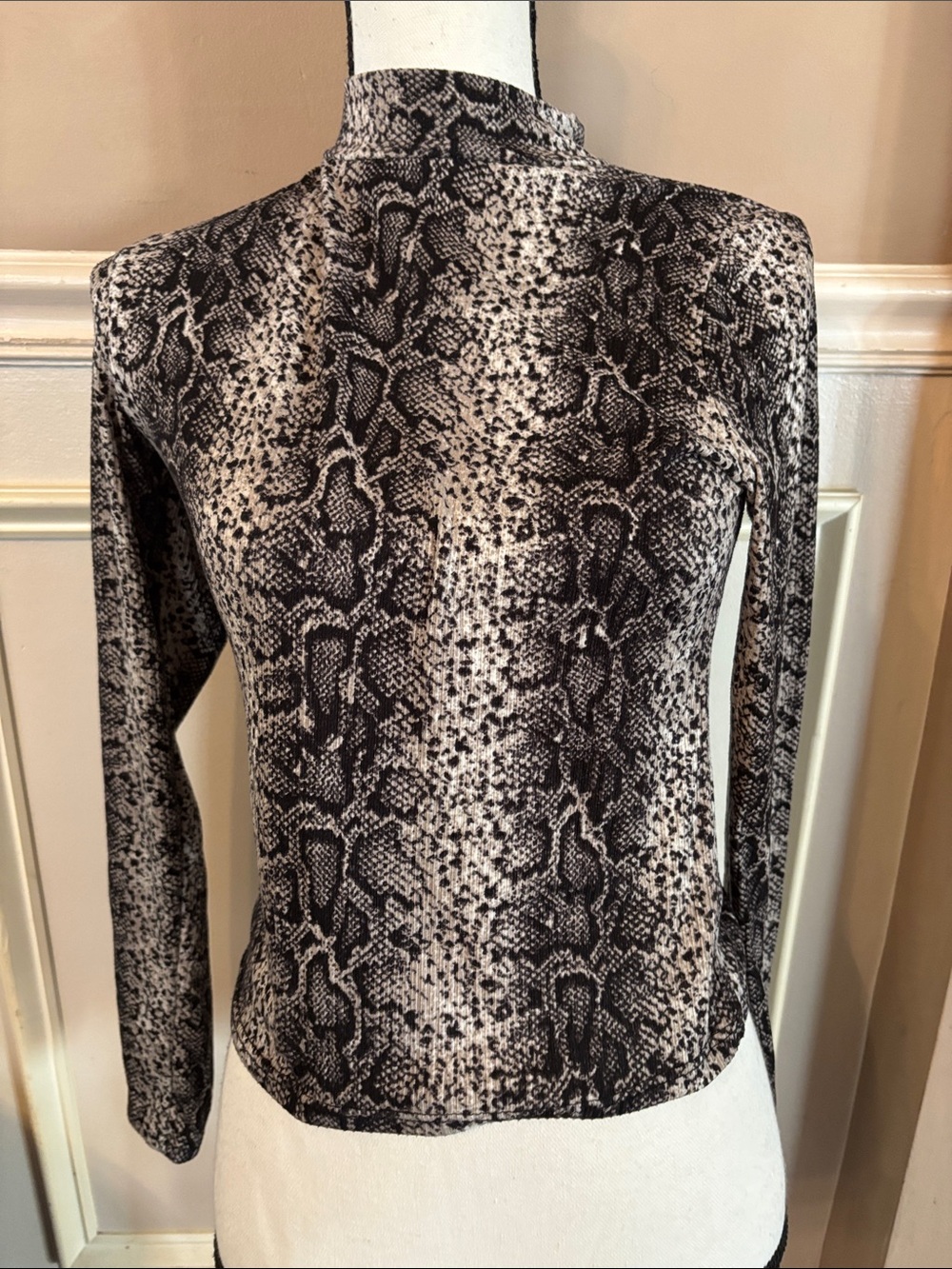 Olivia Rae Women's Long Sleeve Snake Print Top - Black & Cream